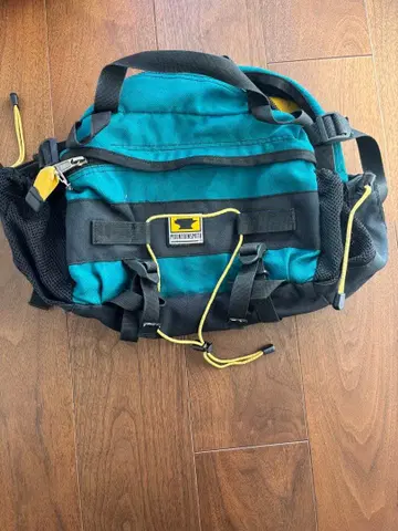 MOUNTAINSMITH 바디백 마운틴스미스 백