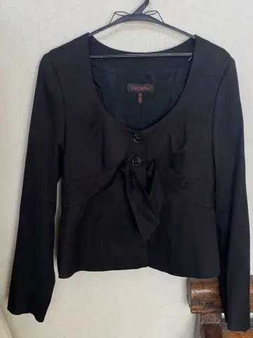 ESCADA 블랙 노카라 자켓 사이즈 40