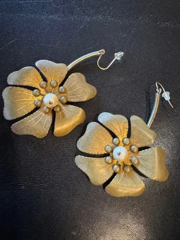 [레어 디자인] 립몬스터 귀걸이