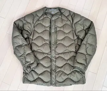 유니클로 x 화이트 마운티니어링 다운 자켓 그린