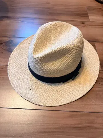 Back Channel 스트로 햇