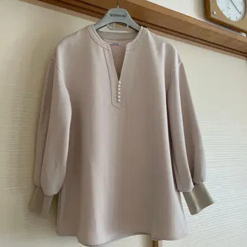 에마테일러 펄 장식 티셔츠