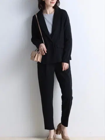 RANAN 티셔츠 자켓 & 테이퍼드 팬츠 수트 셋업