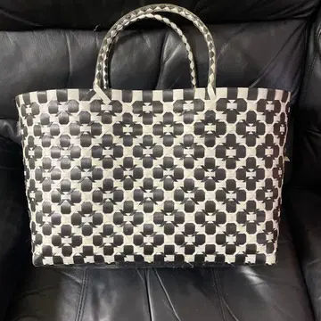 체크 무늬 바스켓백