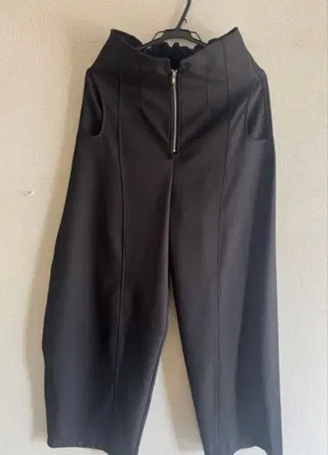 cft. 프론트 지퍼 커브 팬츠 블랙