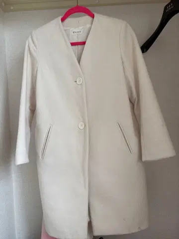 PLST 화이트 코트 후드 부착