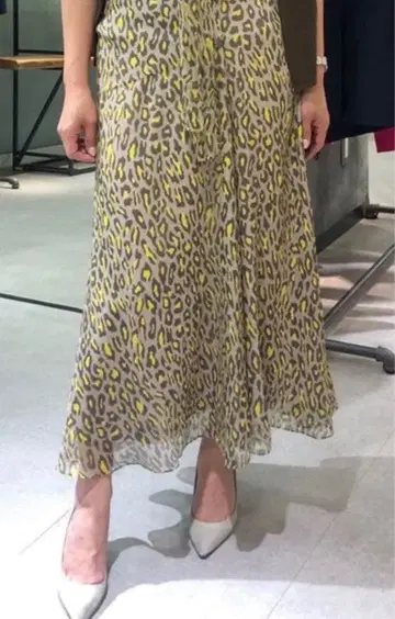 새상품급 띠어리 Theory 레오파드 무늬 쉬폰 스커트 사이즈 2