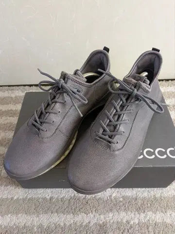 새상품급 특가 ECCO ST360 그레이 스니커즈 27.5cm