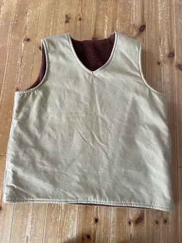 베이지 V넥 슬리브리스 베스트 리버서블