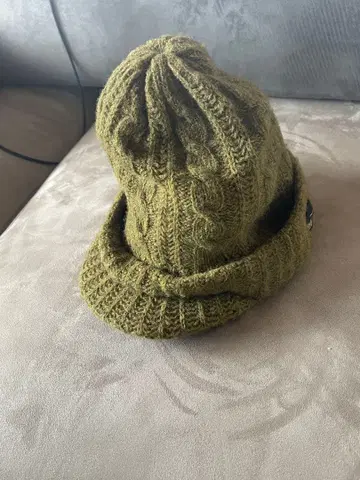 NEIGHBORHOOD 챙 달린 니트 모자 올리브 그린