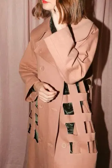 NANCY STELLA SOTO 컷 아웃 트렌치코트