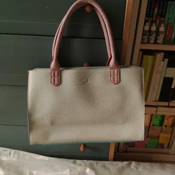 라이트 그레이와 핑크 토트백