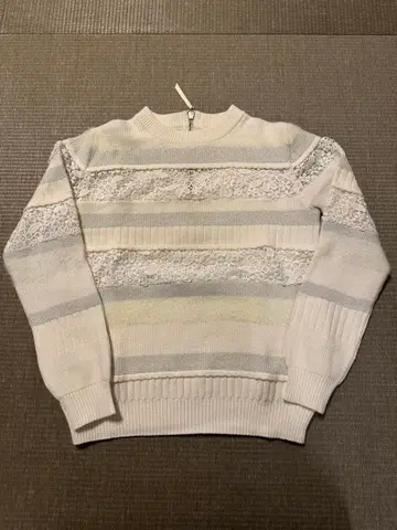 체스티 스트라이프 레이스 니트 스웨터