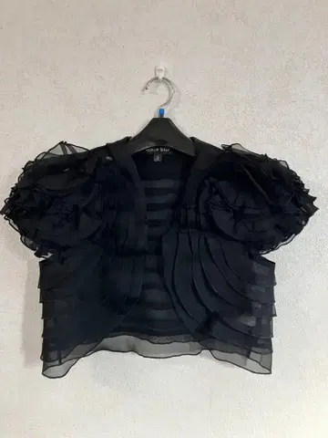 Tadashi Shoji: 숄 볼레로, 프릴, 블랙 컬러