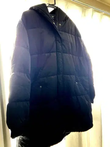 [미사용에 가까움] 아메리칸 홀릭 블랙 후드 부착 다운 자켓 L