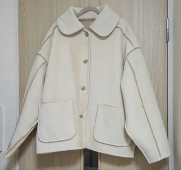 프릭스스토어 크림색 플리스 자켓 버튼 포함