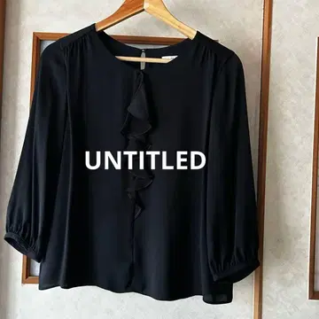 새상품급 UNTITLED 프론트 프릴 블라우스 드레이프 프릴 블랙