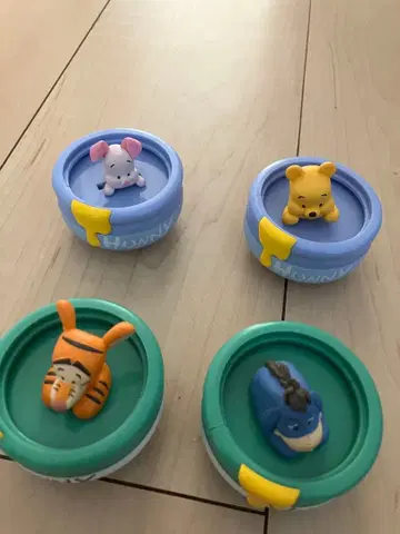 푸우 허니 포트 캡슐 토이 4개 세트