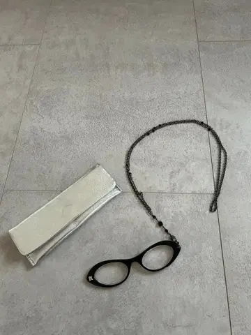 FOXEY 블랙 안경 롱 체인 포함 케이스 포함