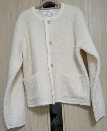 로페피크닉 크림색 플리스 가디건