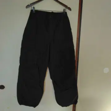 블랙 카고 팬츠 사이드 포켓 포함 GU S 사이즈 남성용