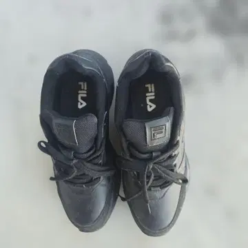 FILA 블랙 스니커즈