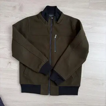 올리브색 집업 점퍼