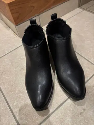 블랙 앵클부츠 스틸레토