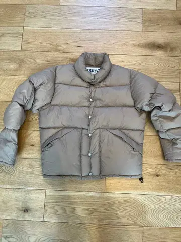 GERRY 베이지 다운 자켓 M 사이즈