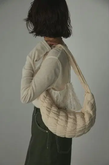 BLACK BY MOUSSY gather bag 개더백 화이트