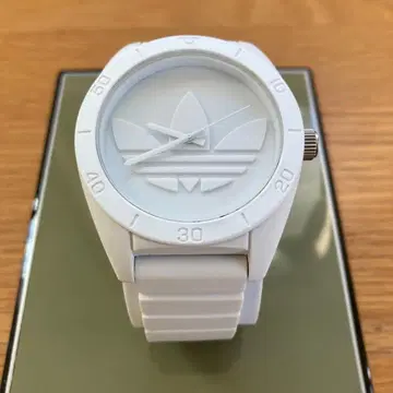 [ 작동품 ] adidas 손목시계 화이트