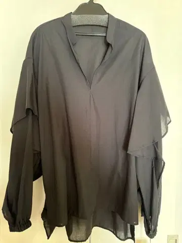 블랙 V넥 긴팔 셔츠