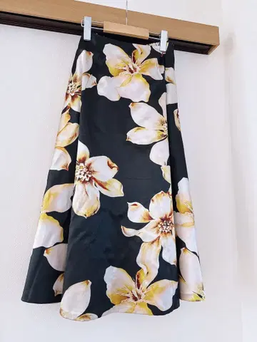 NYMPH 꽃무늬 플레어 스커트