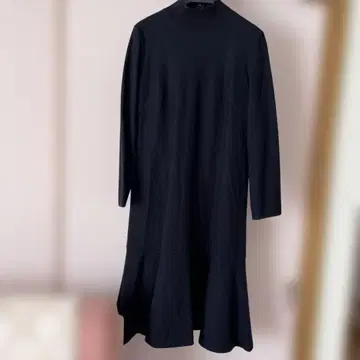 네이비 긴팔 압축 니트 원피스 플레어 스커트