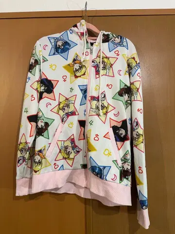 반다이 세일러문 올 패턴 후드티