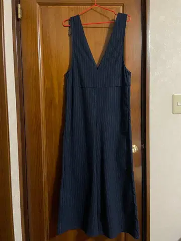 새상품급 GU 네이비 스트라이프 V넥 점프수트 S 사이즈