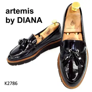 아르테미스 바이 다이애나 새상품급 태슬 에나멜 패턴트 레더 블랙 22