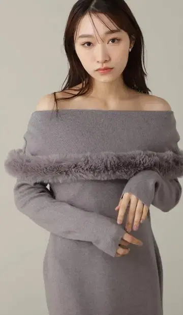 내추럴 뷰티 베이직 인조 모피 오프숄더 원피스