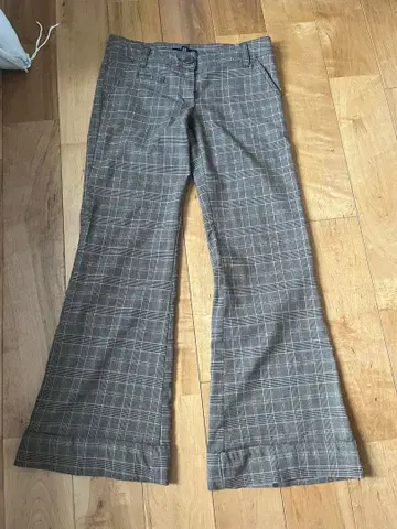 브라운 체크 무늬 플레어 팬츠