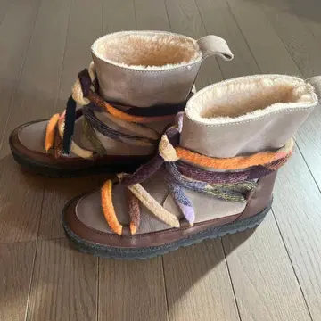 HENRIKVIBSKOV 스웨이드 어그 부츠