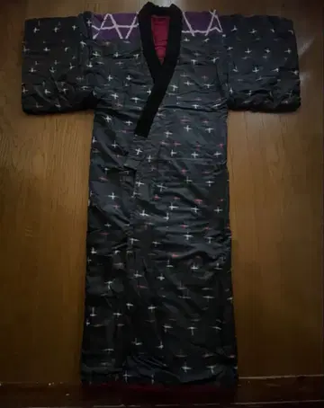 블랙과 보라색의 십자가 무늬 도테라