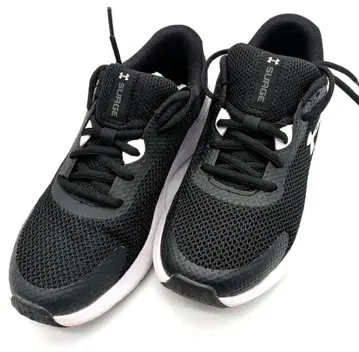 새상품급 언더아머 서지 스니커즈