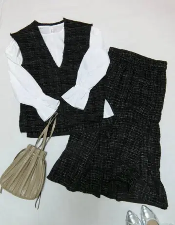 미사용 새상품 푸치조 트위드 베스트 & 플레어 스커트 셋업