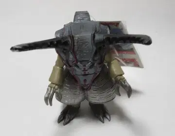 괴수 피규어 택 포함 약 15cm