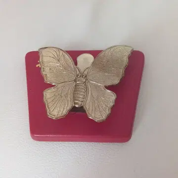 나비 모양 골드색 종이 집게