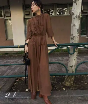 AMERI 시폰 개더 드레스