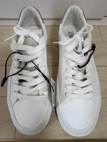 ZARA 화이트 스니커즈 36