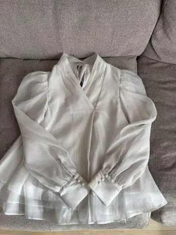 SNIDEL 화이트 프릴 블라우스