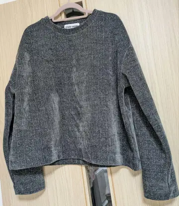 그레이 긴팔 니트 크루넥