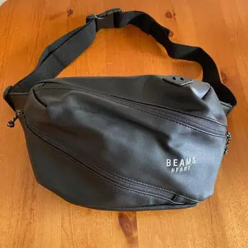 BEAMS 바디백